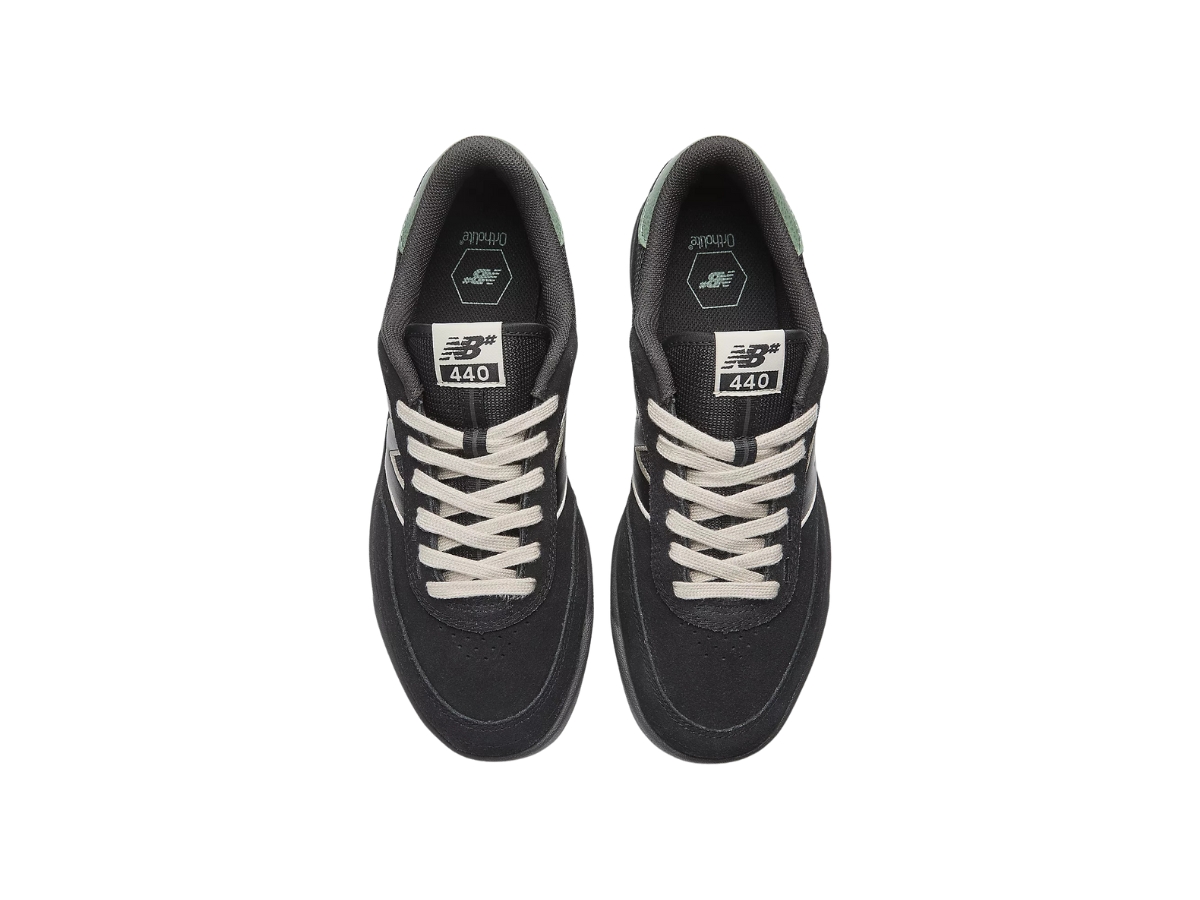 https://d2cva83hdk3bwc.cloudfront.net/new-balance-numeric-440-v2-black-white-4.jpg