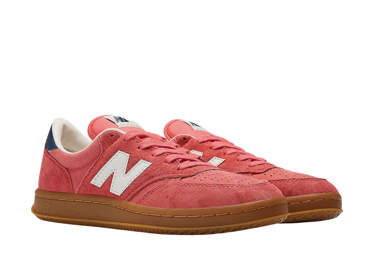 https://d2cva83hdk3bwc.cloudfront.net/new-balance-t500-drift-red-navy-3.jpg