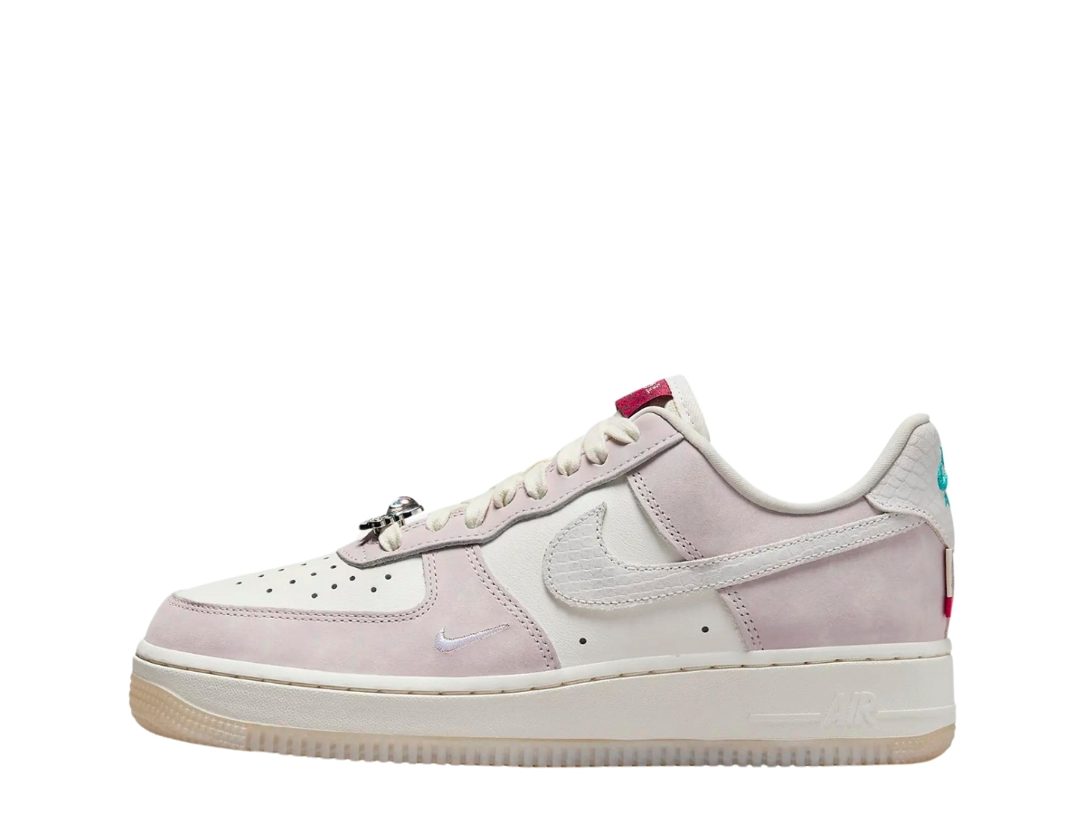 https://d2cva83hdk3bwc.cloudfront.net/nike-air-force-1--07-lx-sail-platinum-violet-2.jpg