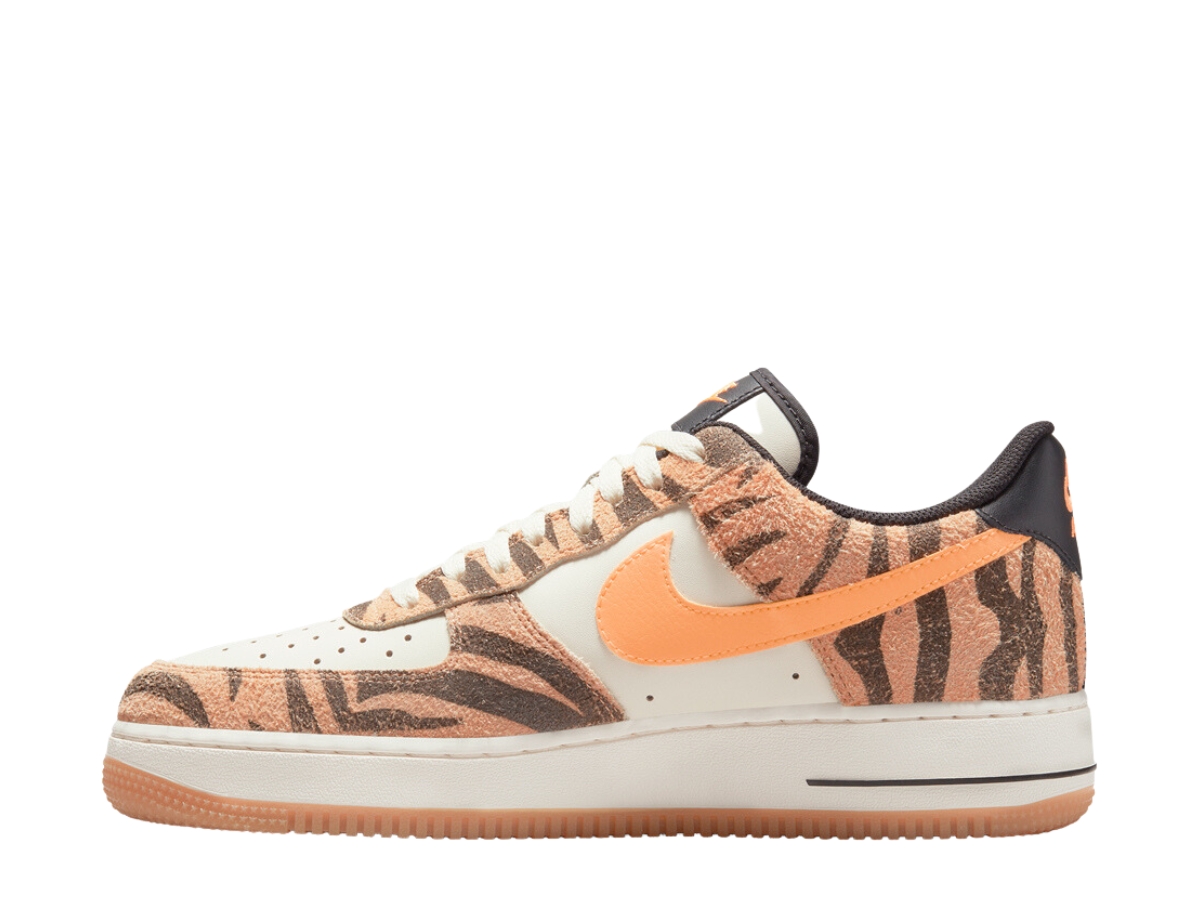 https://d2cva83hdk3bwc.cloudfront.net/nike-air-force-1-low-daktari-stripes-2.jpg