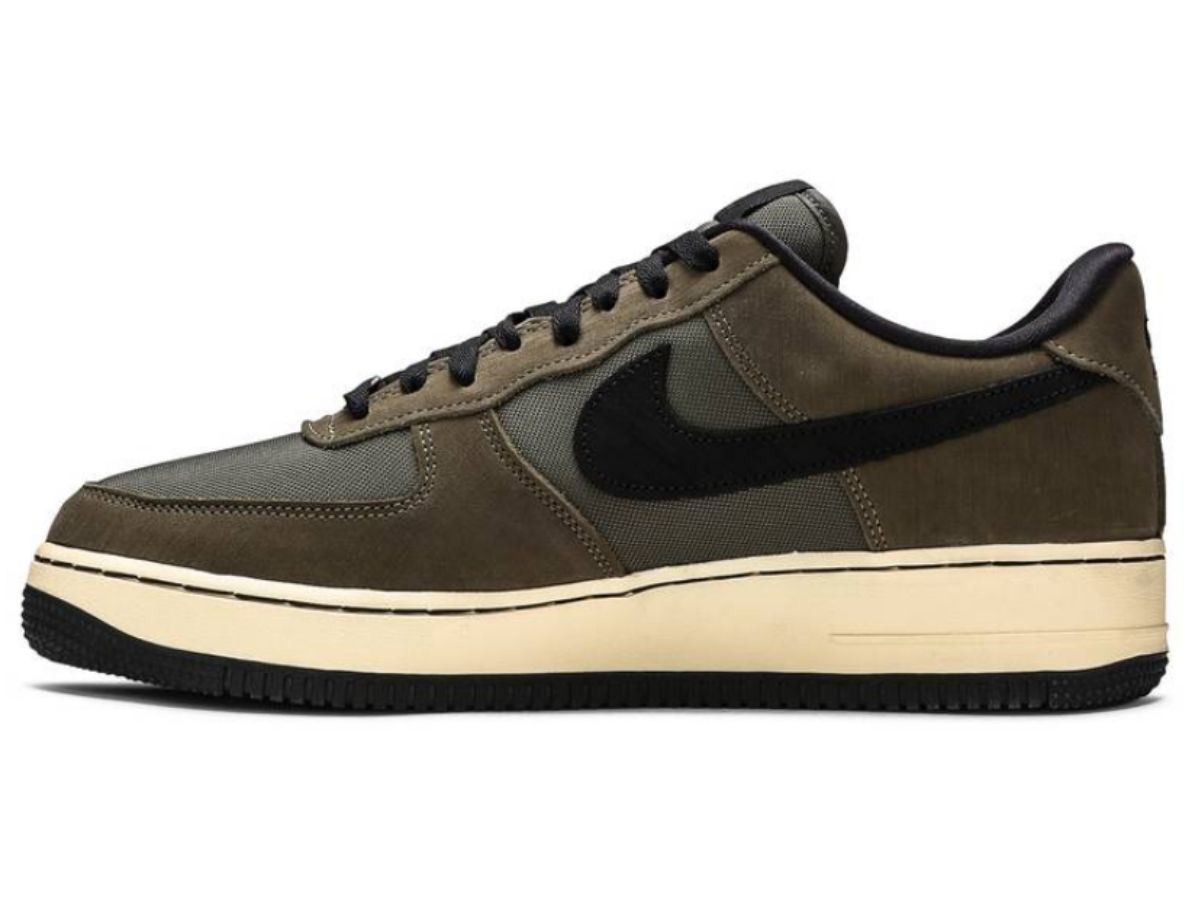 https://d2cva83hdk3bwc.cloudfront.net/nike-air-force-1-low-sp-undefeated-ballistic-dunk-vs--af1-2.jpg