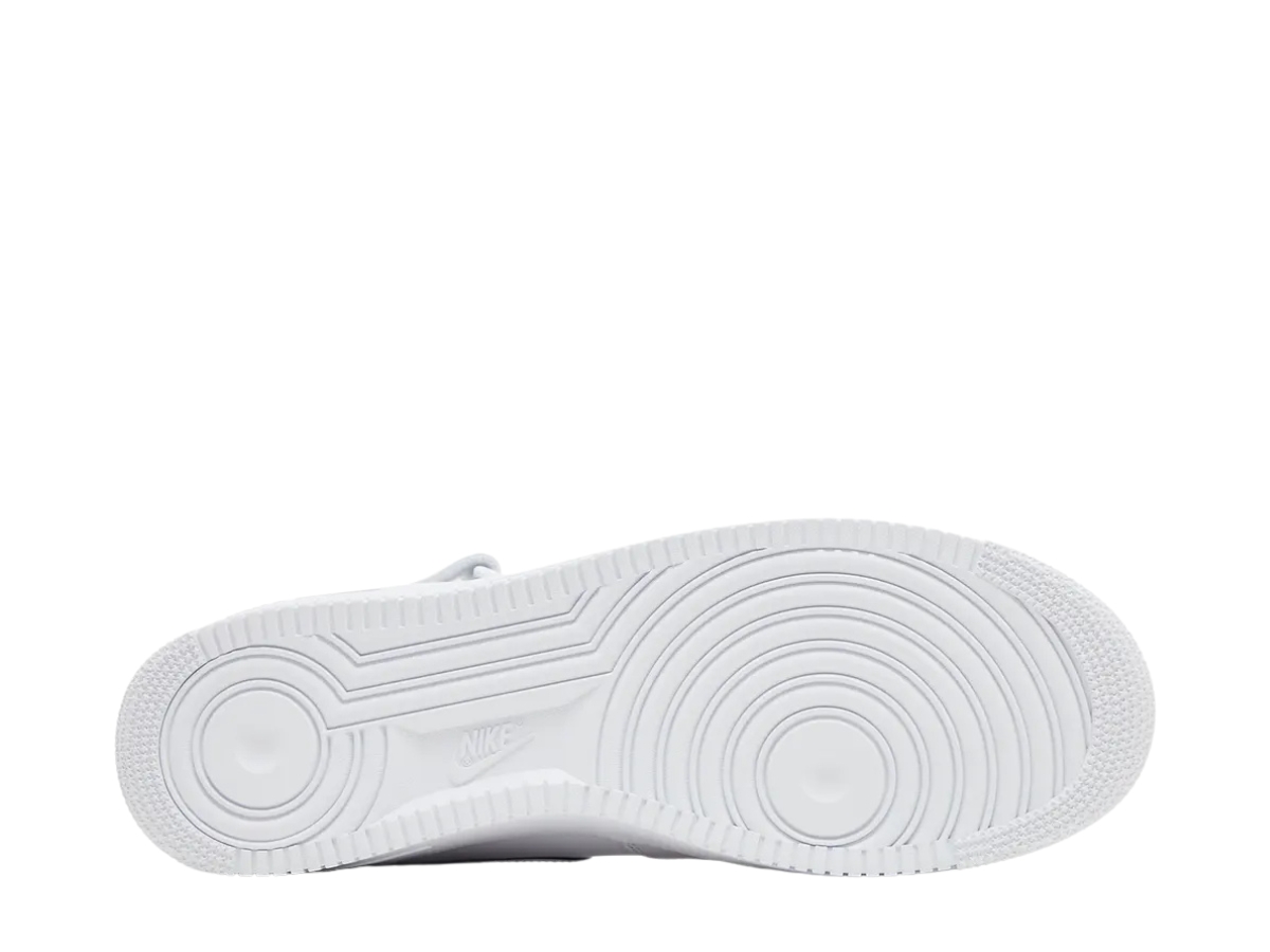 https://d2cva83hdk3bwc.cloudfront.net/nike-air-force-1-mid-supreme-white-5.jpg