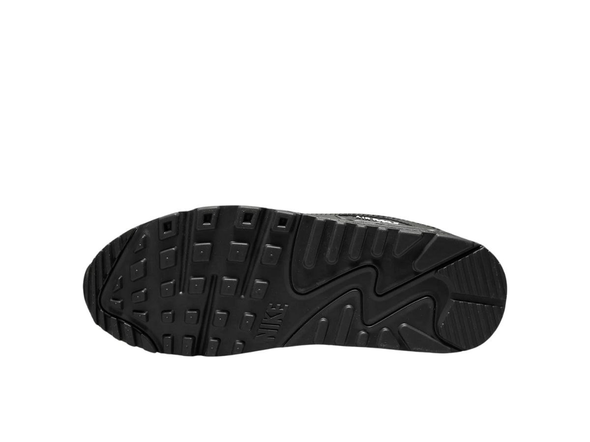 https://d2cva83hdk3bwc.cloudfront.net/nike-air-max-90-black-white--w--3.jpg