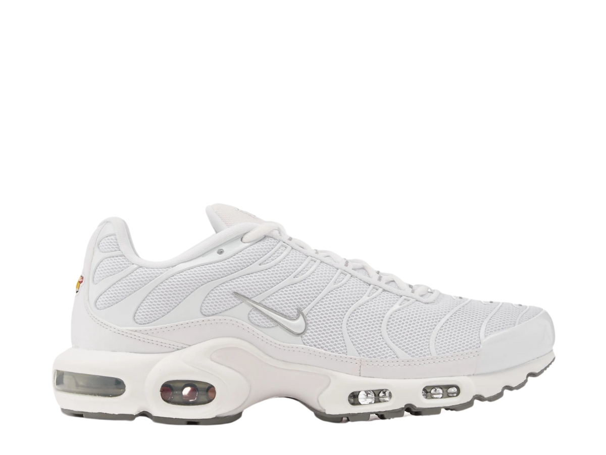 https://d2cva83hdk3bwc.cloudfront.net/nike-air-max-plus-white-1.jpg