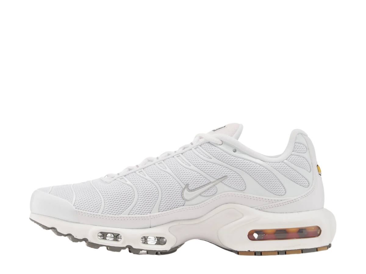 https://d2cva83hdk3bwc.cloudfront.net/nike-air-max-plus-white-2.jpg