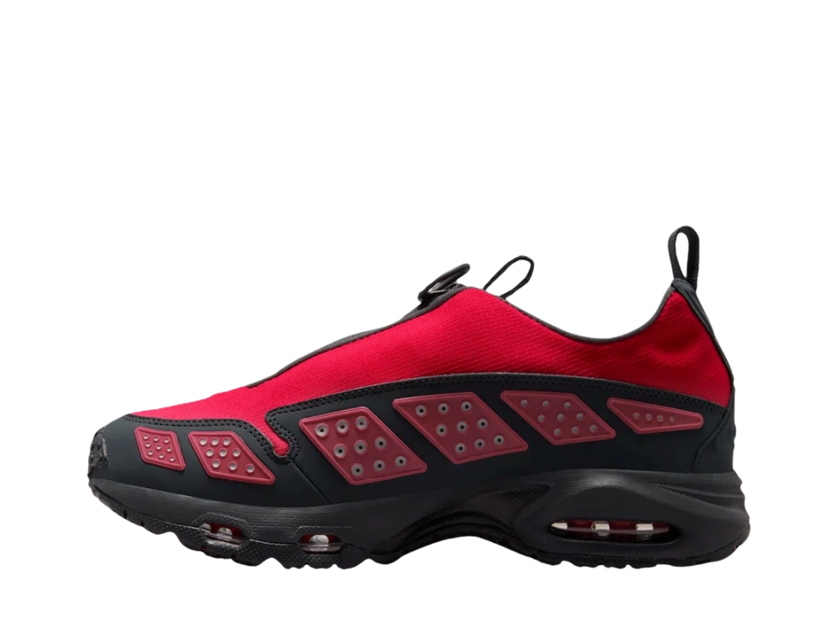https://d2cva83hdk3bwc.cloudfront.net/nike-air-max-sndr-gore-tex-dark-smoke-grey-and-fire-red-2.jpg