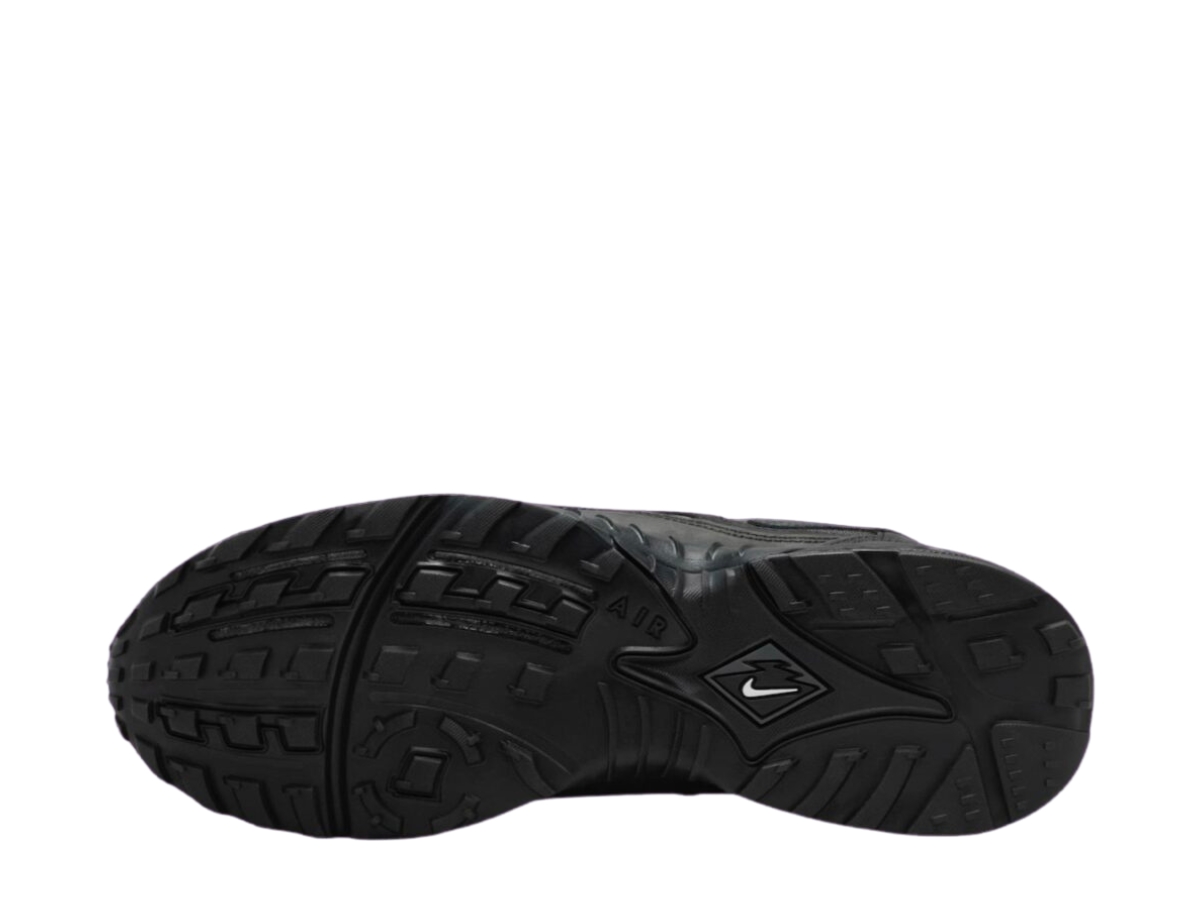https://d2cva83hdk3bwc.cloudfront.net/nike-air-terra-humara-triple-black-5.jpg