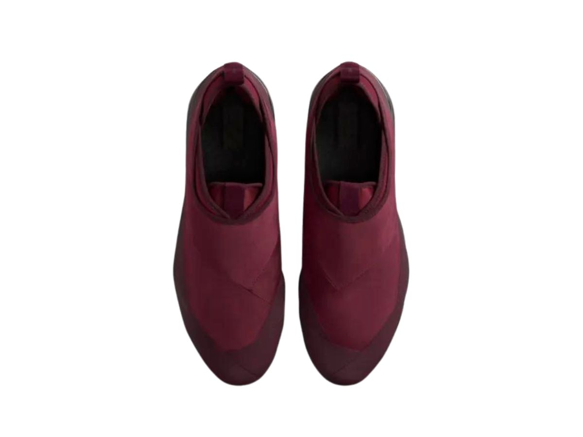 https://d2cva83hdk3bwc.cloudfront.net/nike-air-vapormax-moc-roam-burgundy-crush-4.jpg