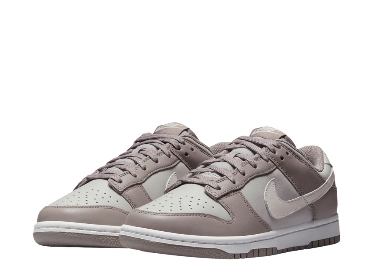 https://d2cva83hdk3bwc.cloudfront.net/nike-dunk-low-bone-beige--w--3.jpg
