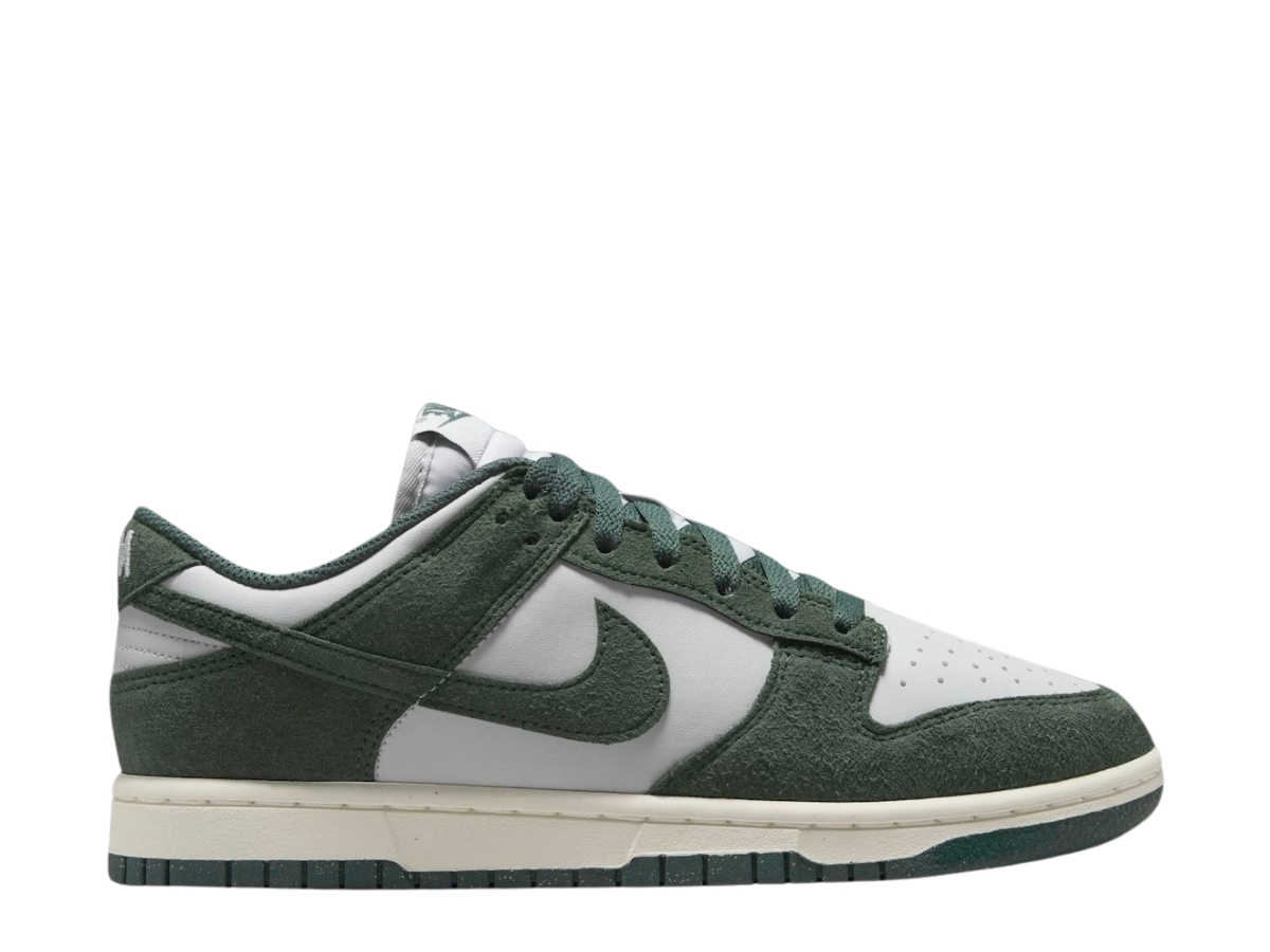https://d2cva83hdk3bwc.cloudfront.net/nike-dunk-low-green-suede-1.jpg