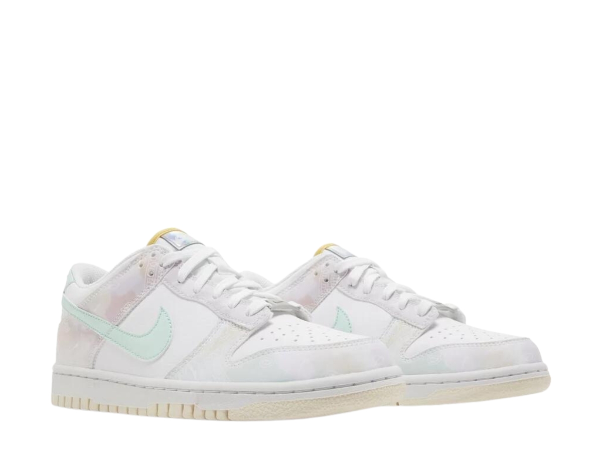 https://d2cva83hdk3bwc.cloudfront.net/nike-dunk-low-pastel-paisley--gs--3.jpg