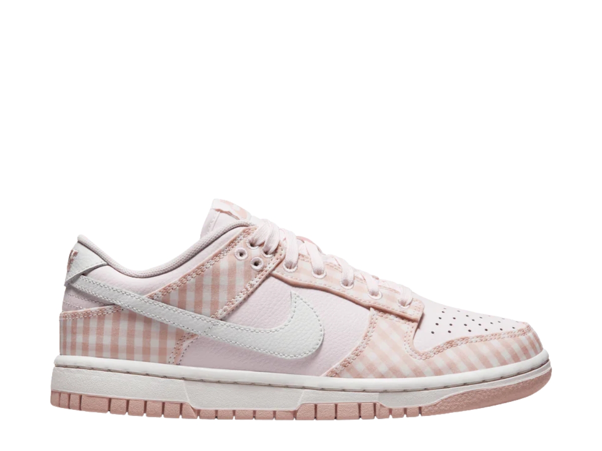 https://d2cva83hdk3bwc.cloudfront.net/nike-dunk-low-pink-gingham--w--1.jpg