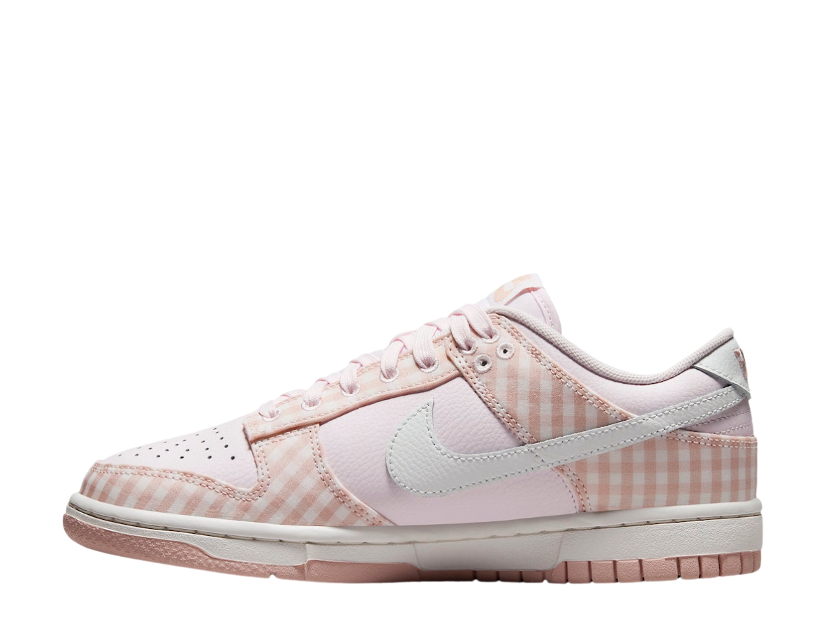 https://d2cva83hdk3bwc.cloudfront.net/nike-dunk-low-pink-gingham--w--2.jpg