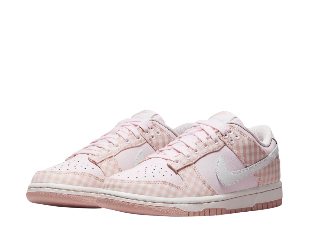 https://d2cva83hdk3bwc.cloudfront.net/nike-dunk-low-pink-gingham--w--3.jpg