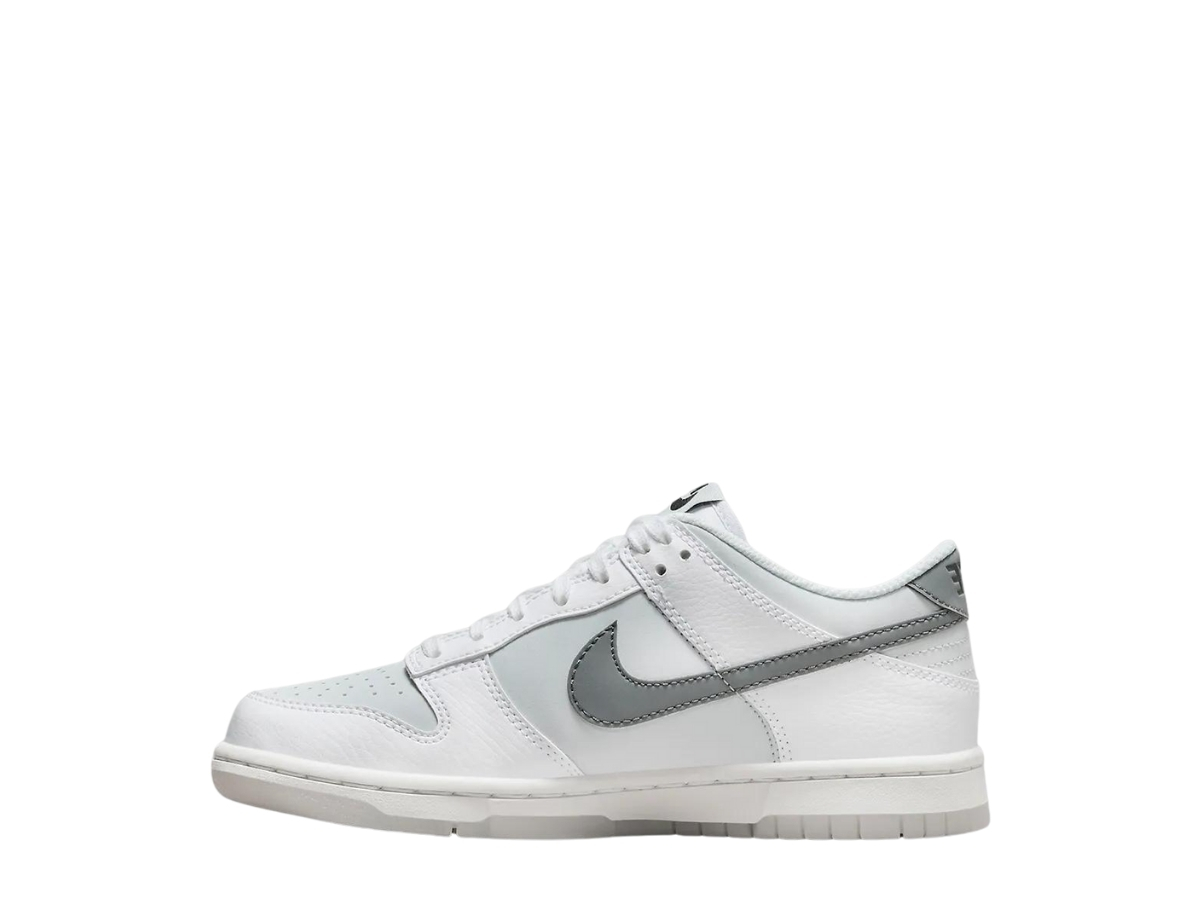 https://d2cva83hdk3bwc.cloudfront.net/nike-dunk-low-reflective-swoosh-white--gs--2.jpg