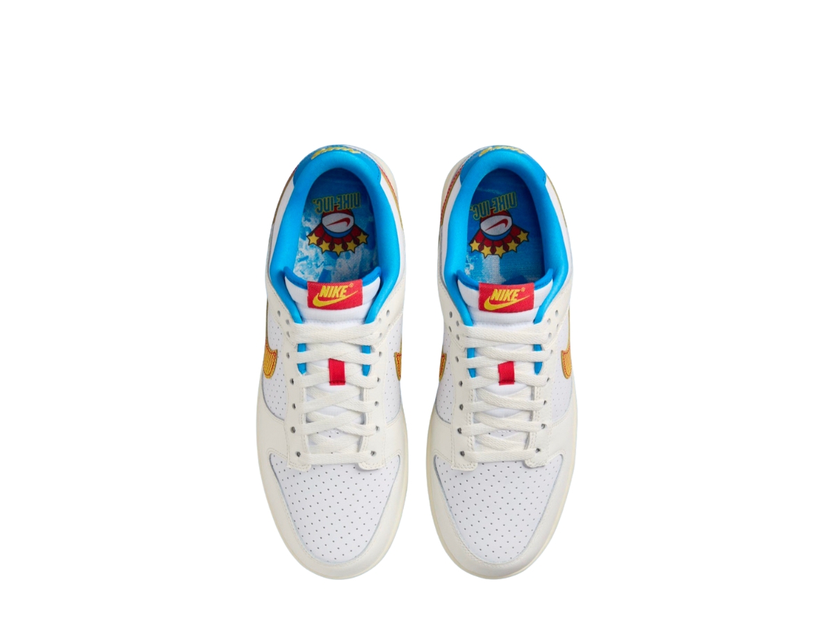 https://d2cva83hdk3bwc.cloudfront.net/nike-dunk-low-retro-se-pop-art-sail-photo-blue-4.jpg