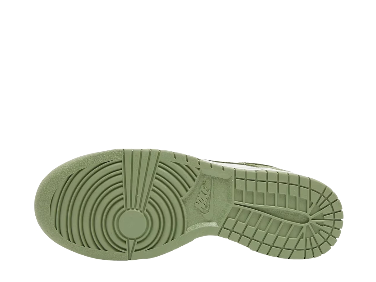 https://d2cva83hdk3bwc.cloudfront.net/nike-dunk-low-safari-oil-green-w-5.jpg