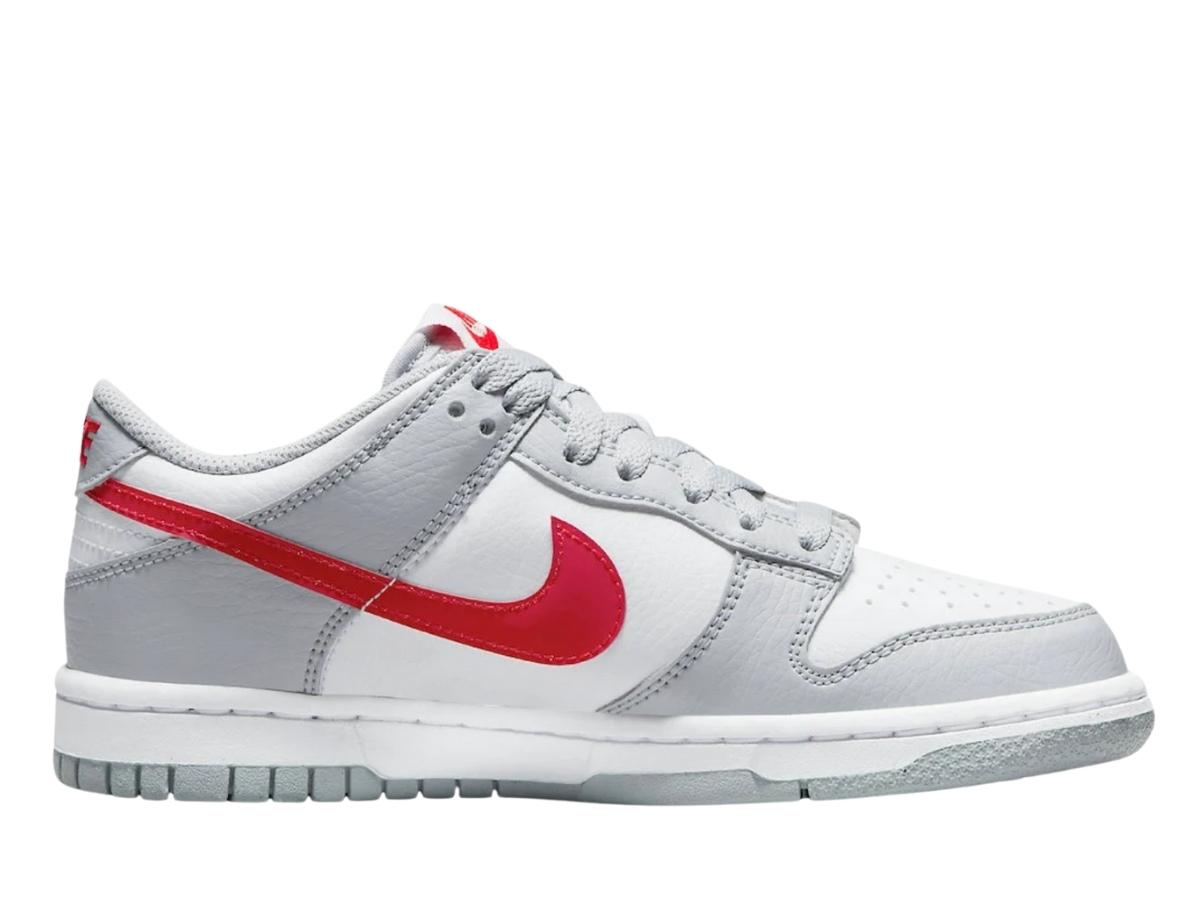 https://d2cva83hdk3bwc.cloudfront.net/nike-dunk-low-white-grey-red--gs--1.jpg