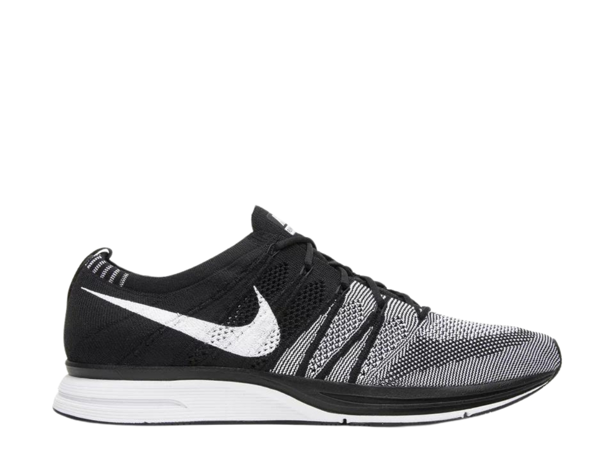 Nike flyknit outlet racer oreo ราคา