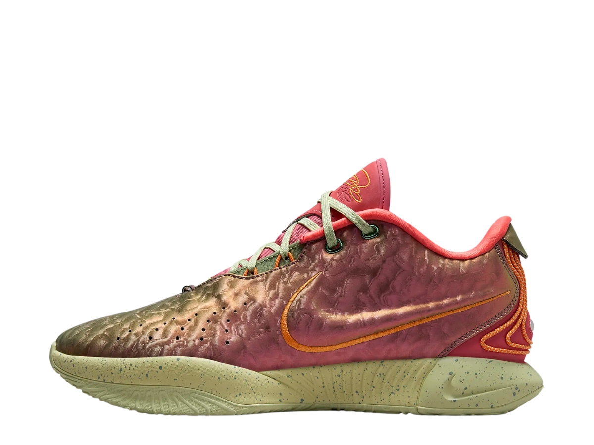 https://d2cva83hdk3bwc.cloudfront.net/nike-lebron-21-queen-conch-2.jpg