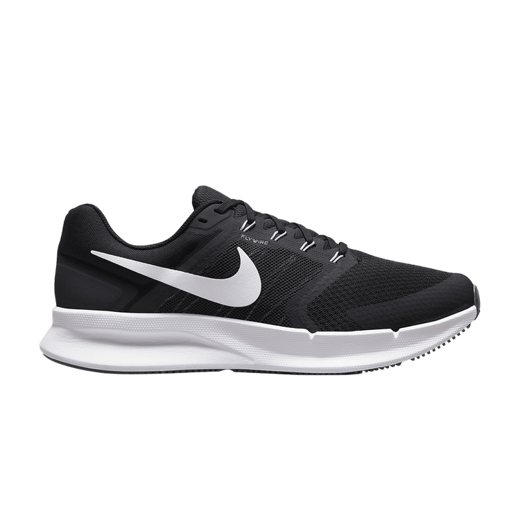 https://d2cva83hdk3bwc.cloudfront.net/nike-run-swift-3-black-white-1.jpg