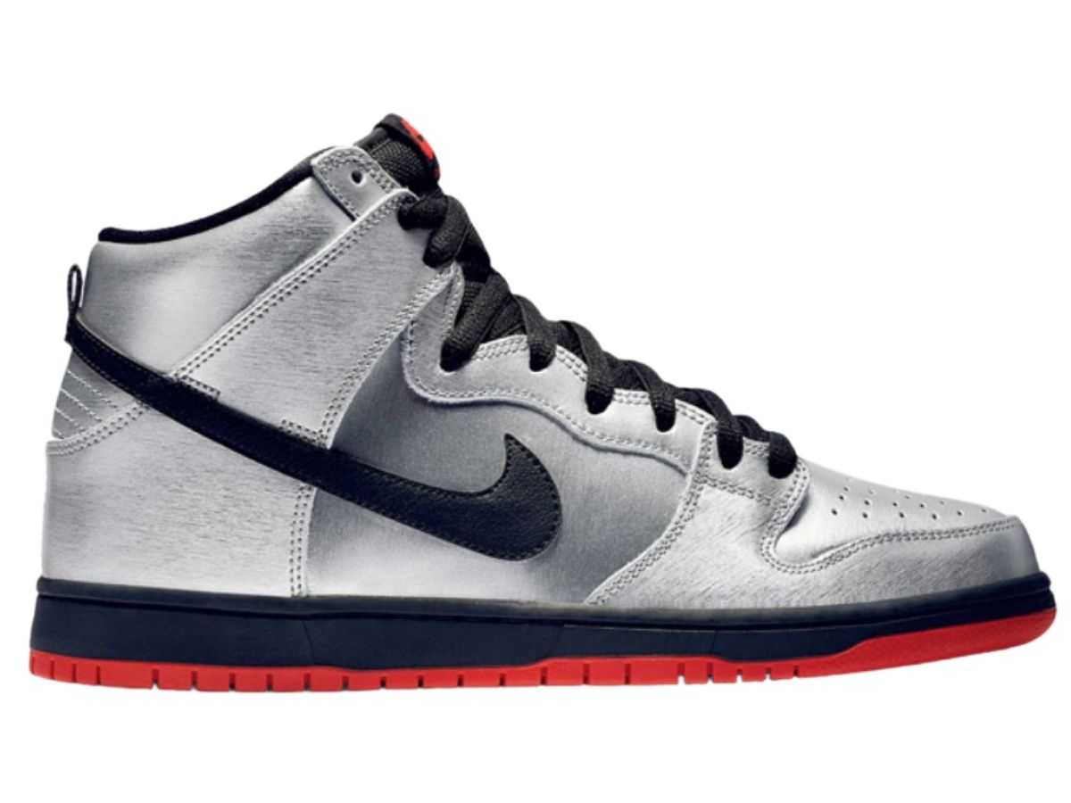 https://d2cva83hdk3bwc.cloudfront.net/nike-sb-dunk-high-pro--metallic-silver--1.jpg