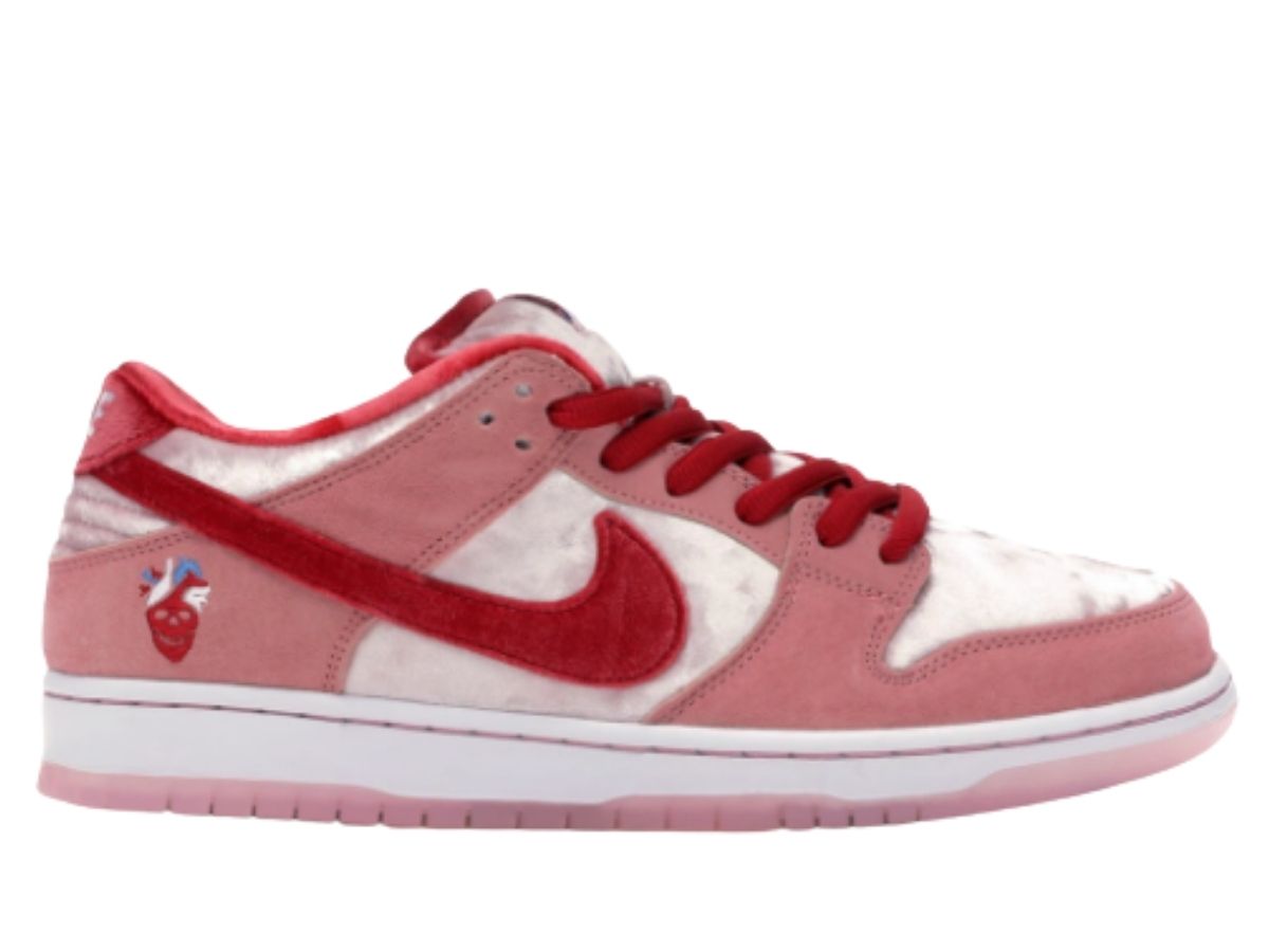 https://d2cva83hdk3bwc.cloudfront.net/nike-sb-dunk-low-strangelove-skateboards--special-box---2.jpg