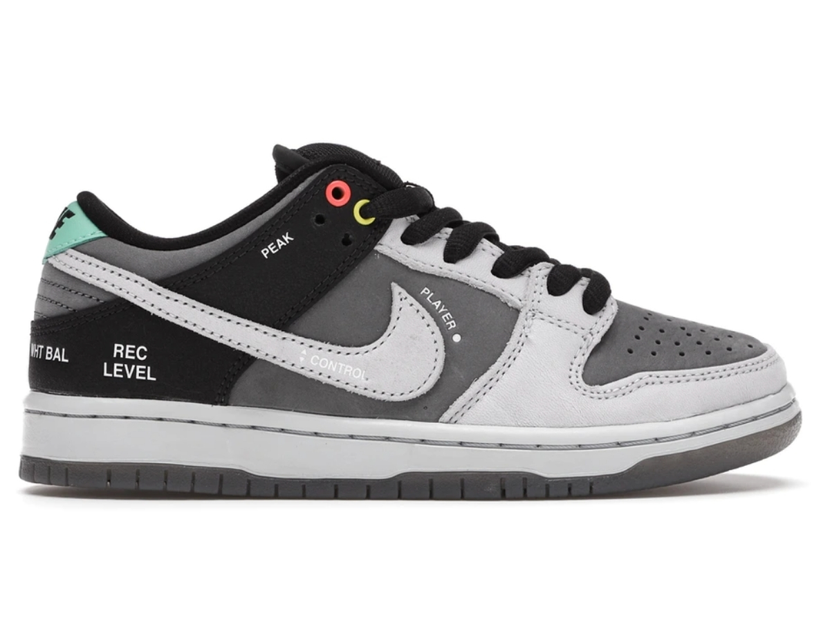 https://d2cva83hdk3bwc.cloudfront.net/nike-sb-dunk-low-vx1000-1.jpg