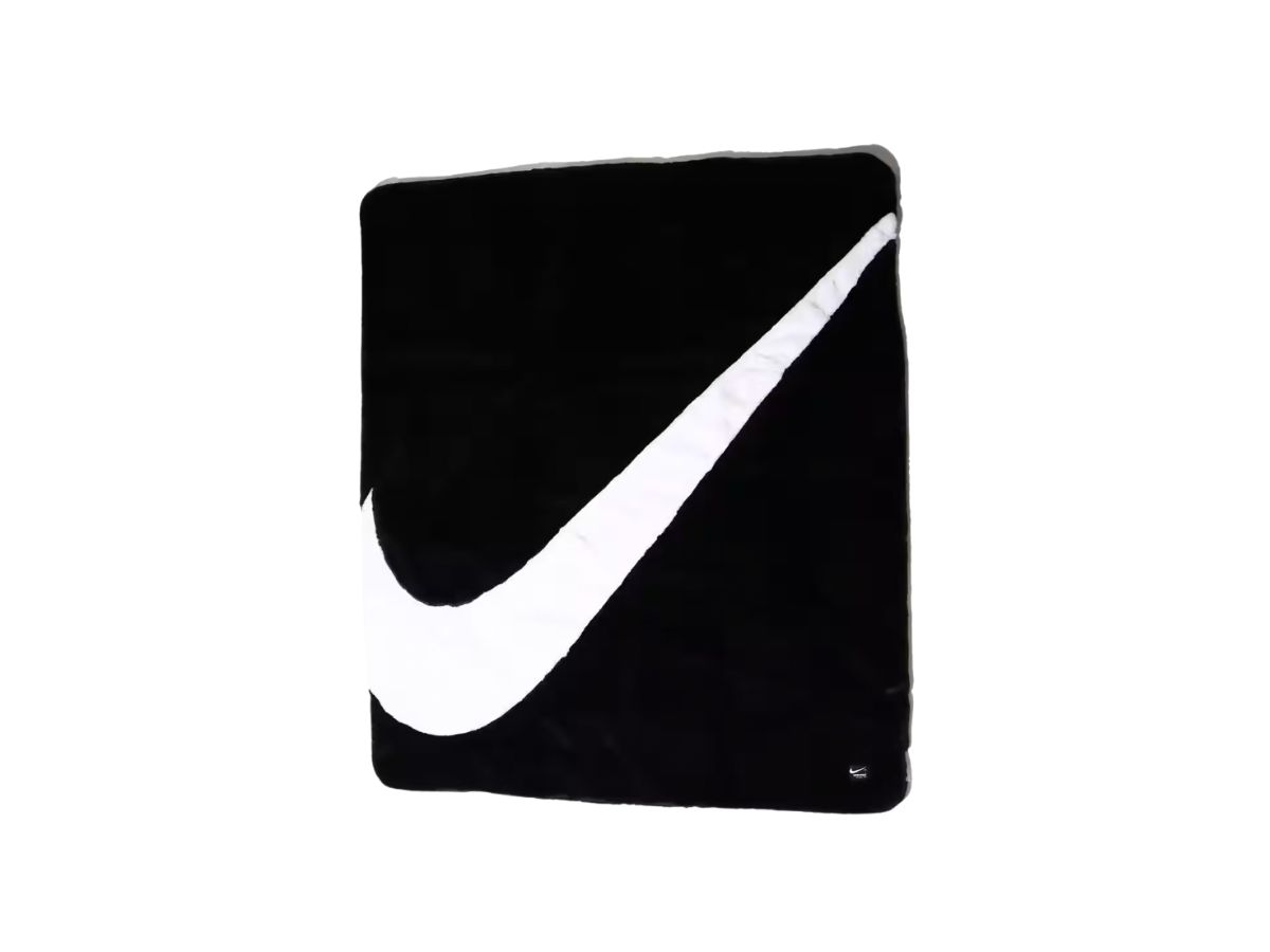 https://d2cva83hdk3bwc.cloudfront.net/nike-sportswear-faux-fur-blanket-black-white-1.jpg