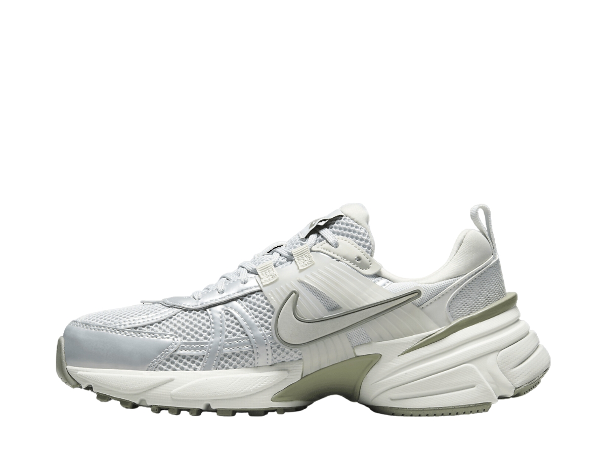 https://d2cva83hdk3bwc.cloudfront.net/nike-v2k-run-photon-dust-light-silver-w-2.jpg
