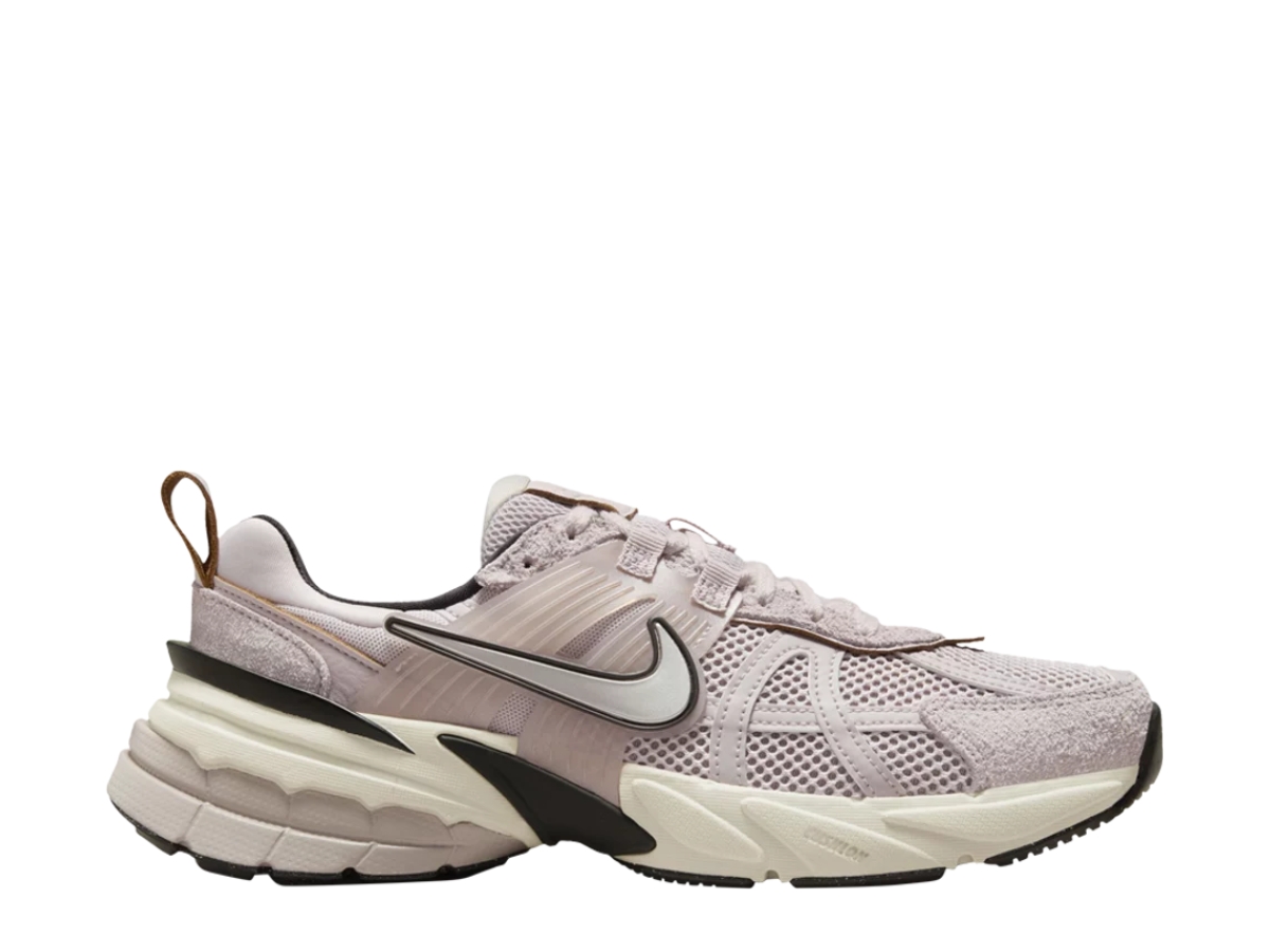 https://d2cva83hdk3bwc.cloudfront.net/nike-v2k-run-platinum-violet-w-1.jpg