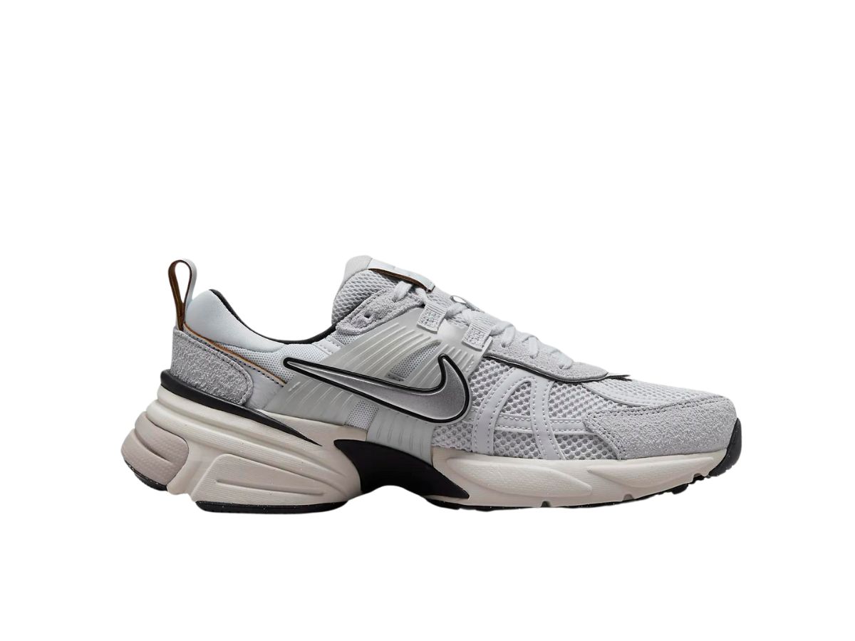 https://d2cva83hdk3bwc.cloudfront.net/nike-v2k-run-pure-platinum-chrome-w-1.jpg