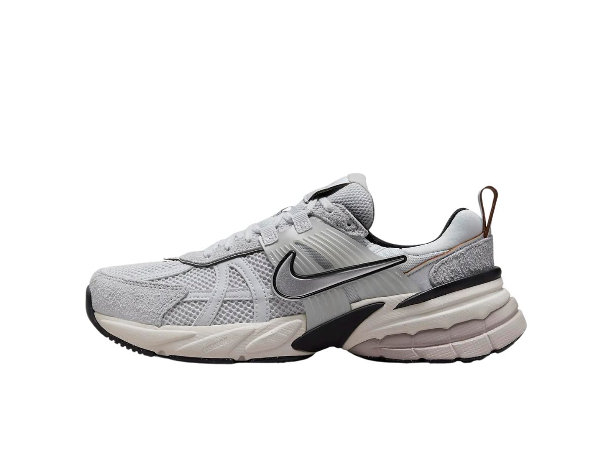 https://d2cva83hdk3bwc.cloudfront.net/nike-v2k-run-pure-platinum-chrome-w-2.jpg