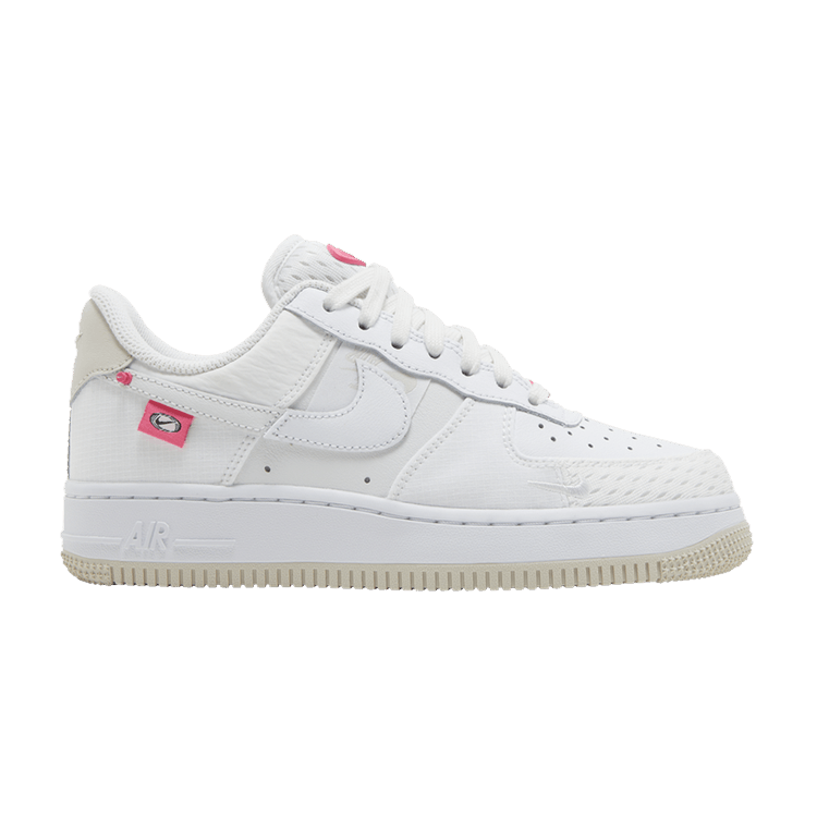 https://d2cva83hdk3bwc.cloudfront.net/nike-wmns-air-force-1-07-lx-pink-bling-1.jpg