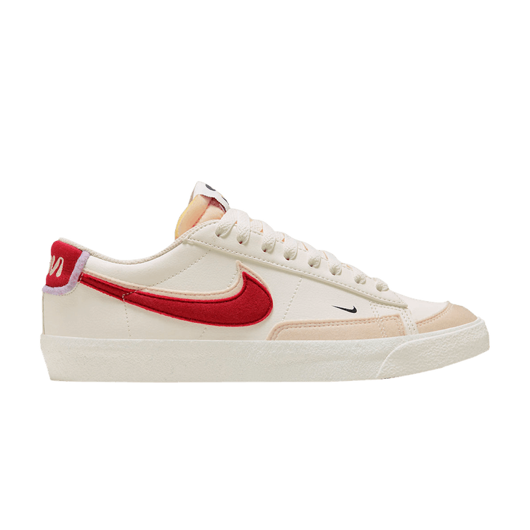 https://d2cva83hdk3bwc.cloudfront.net/nike-wmns-blazer-low-1972-1.jpg