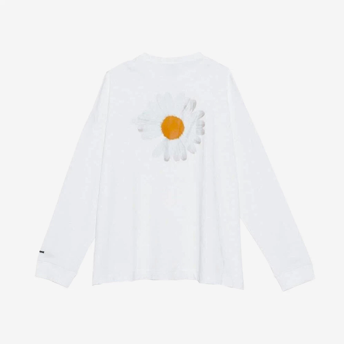 https://d2cva83hdk3bwc.cloudfront.net/nike-x-peaceminusone-ls-t-shirt-white-(dr0097-100)-2.jpg