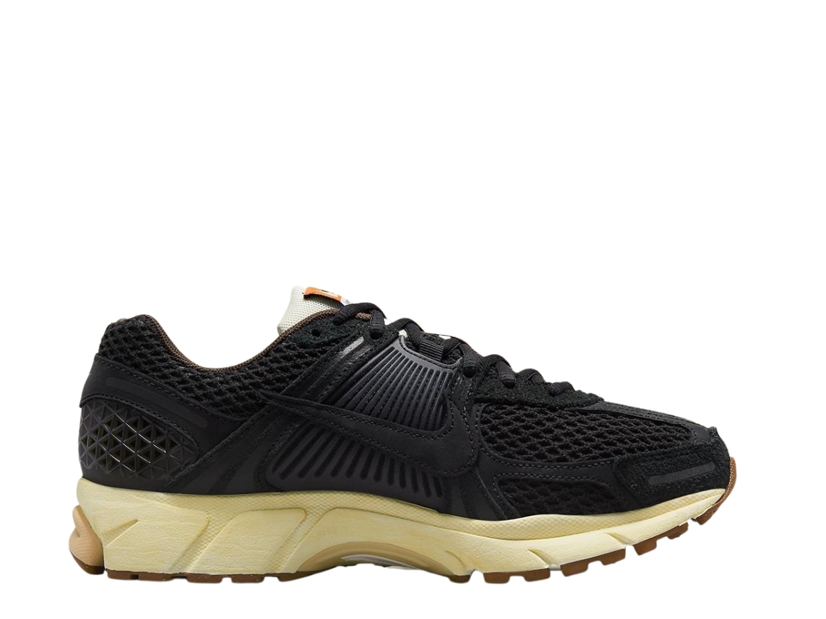 https://d2cva83hdk3bwc.cloudfront.net/nike-zoom-vomero-5-black-coconut-milk--w--1.jpg