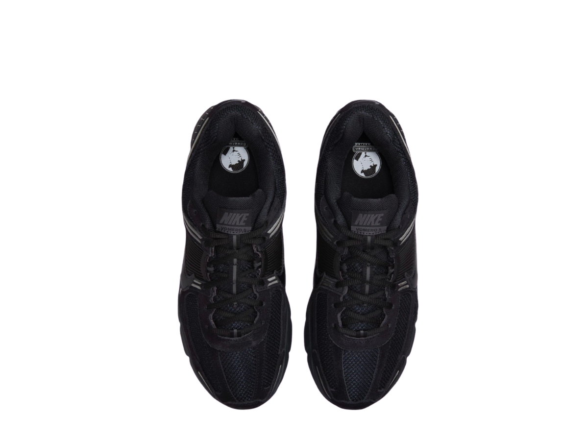 https://d2cva83hdk3bwc.cloudfront.net/nike-zoom-vomero-5-black-metallic-dark-grey-4.jpg