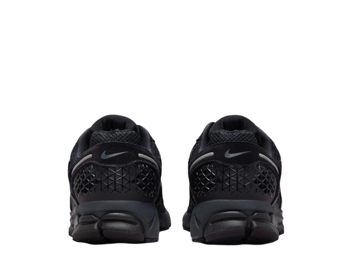https://d2cva83hdk3bwc.cloudfront.net/nike-zoom-vomero-5-black-metallic-dark-grey-5.jpg