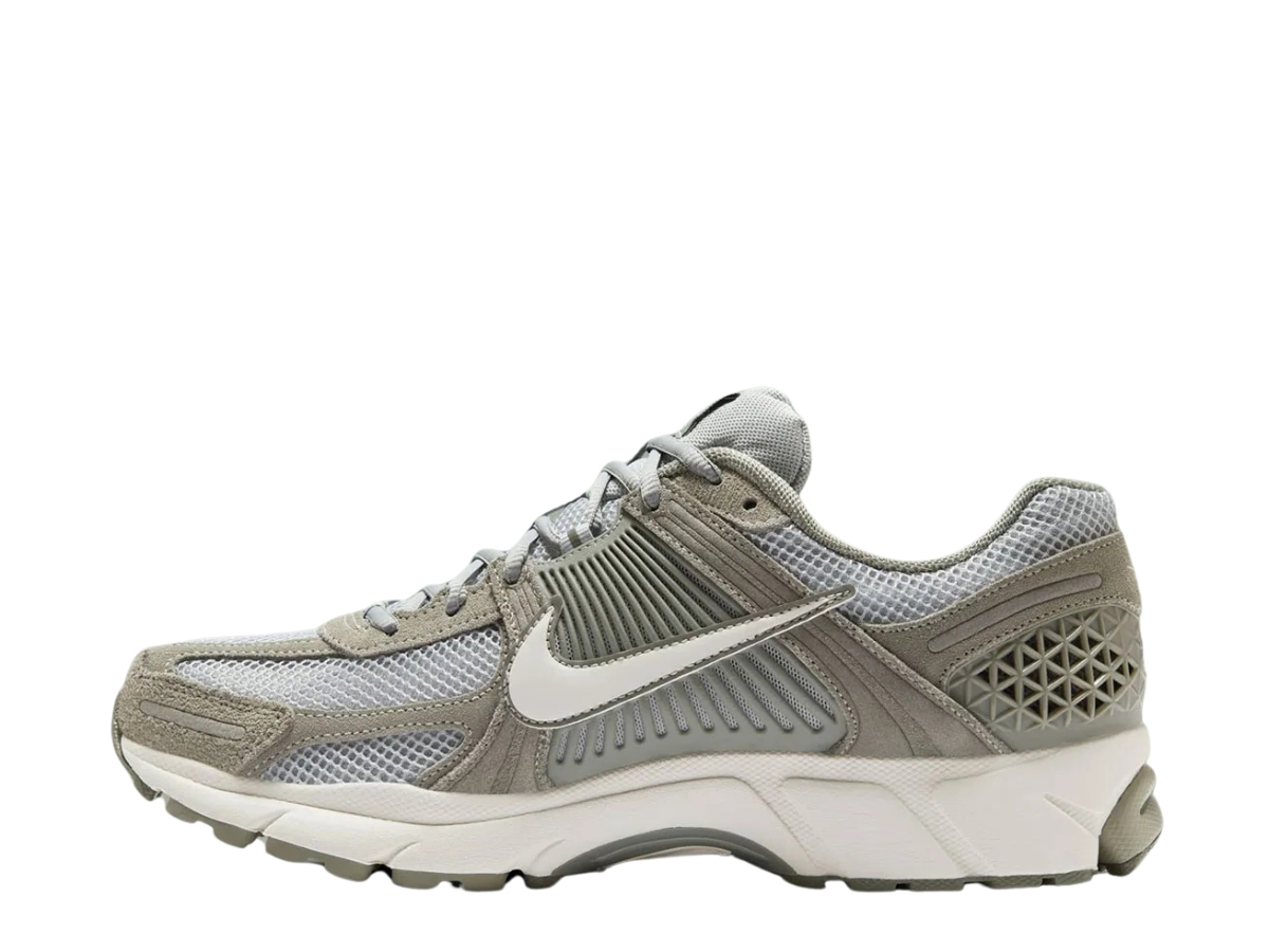 https://d2cva83hdk3bwc.cloudfront.net/nike-zoom-vomero-5-dark-stucco-2.jpg