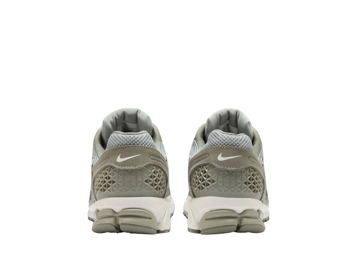 https://d2cva83hdk3bwc.cloudfront.net/nike-zoom-vomero-5-dark-stucco-5.jpg