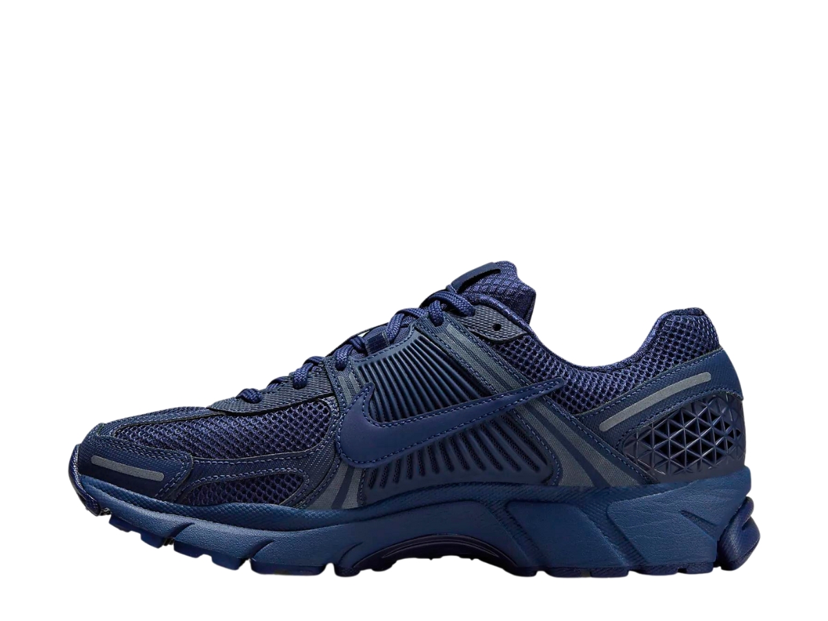 https://d2cva83hdk3bwc.cloudfront.net/nike-zoom-vomero-5-midnight-navy-2.jpg