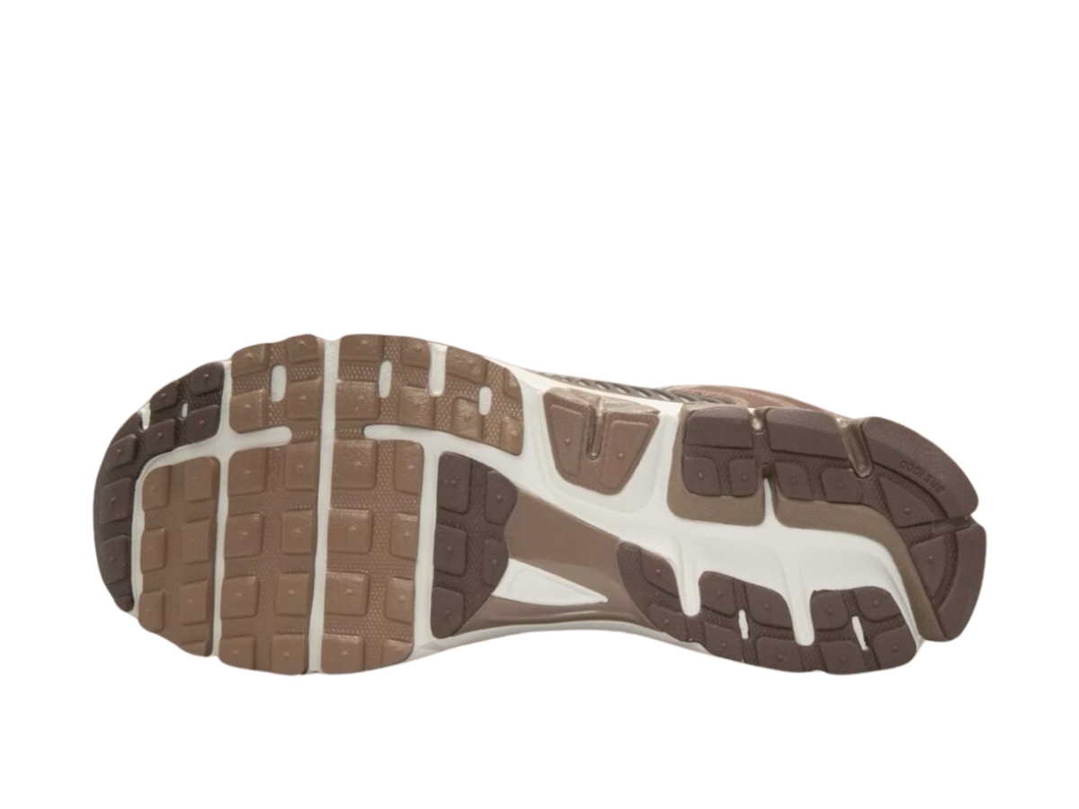 https://d2cva83hdk3bwc.cloudfront.net/nike-zoom-vomero-5-mink-brown-4.jpg
