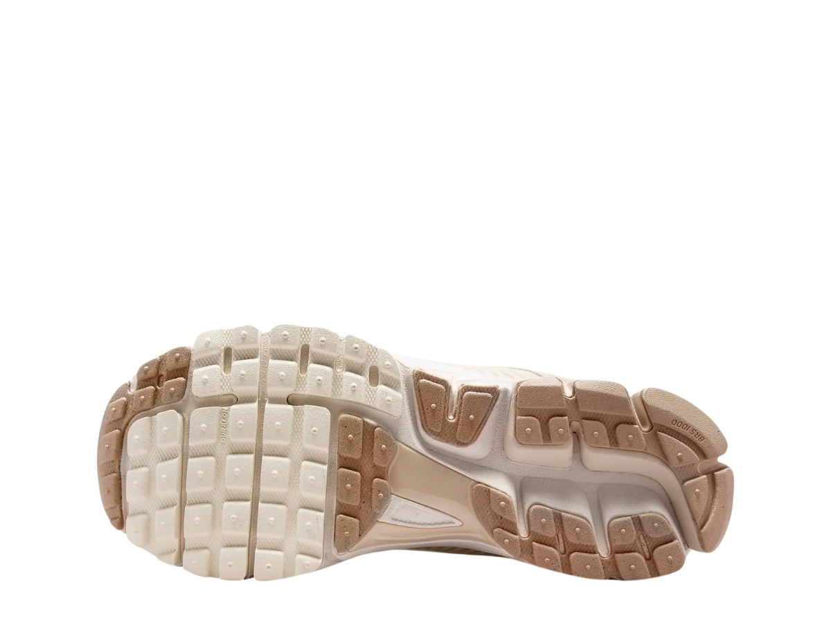 https://d2cva83hdk3bwc.cloudfront.net/nike-zoom-vomero-5-phantom-sand-drift-w-4.jpg
