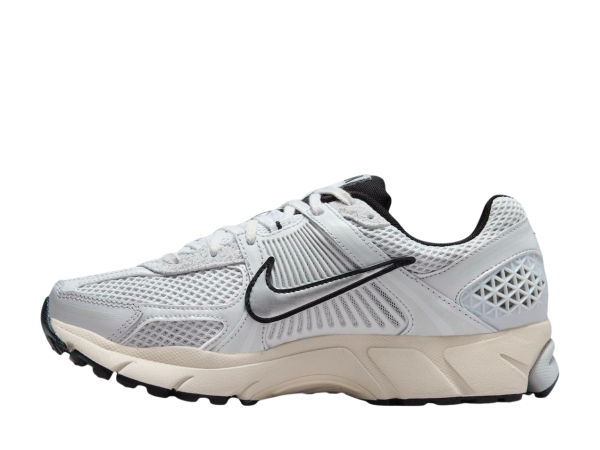 https://d2cva83hdk3bwc.cloudfront.net/nike-zoom-vomero-5-pure-platinum-w-2.jpg