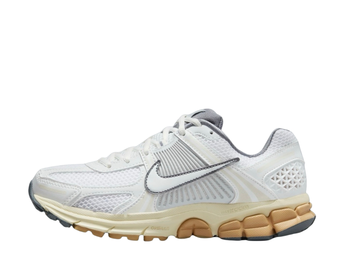 https://d2cva83hdk3bwc.cloudfront.net/nike-zoom-vomero-5-summit-white-pure-platinum-w-2.jpg