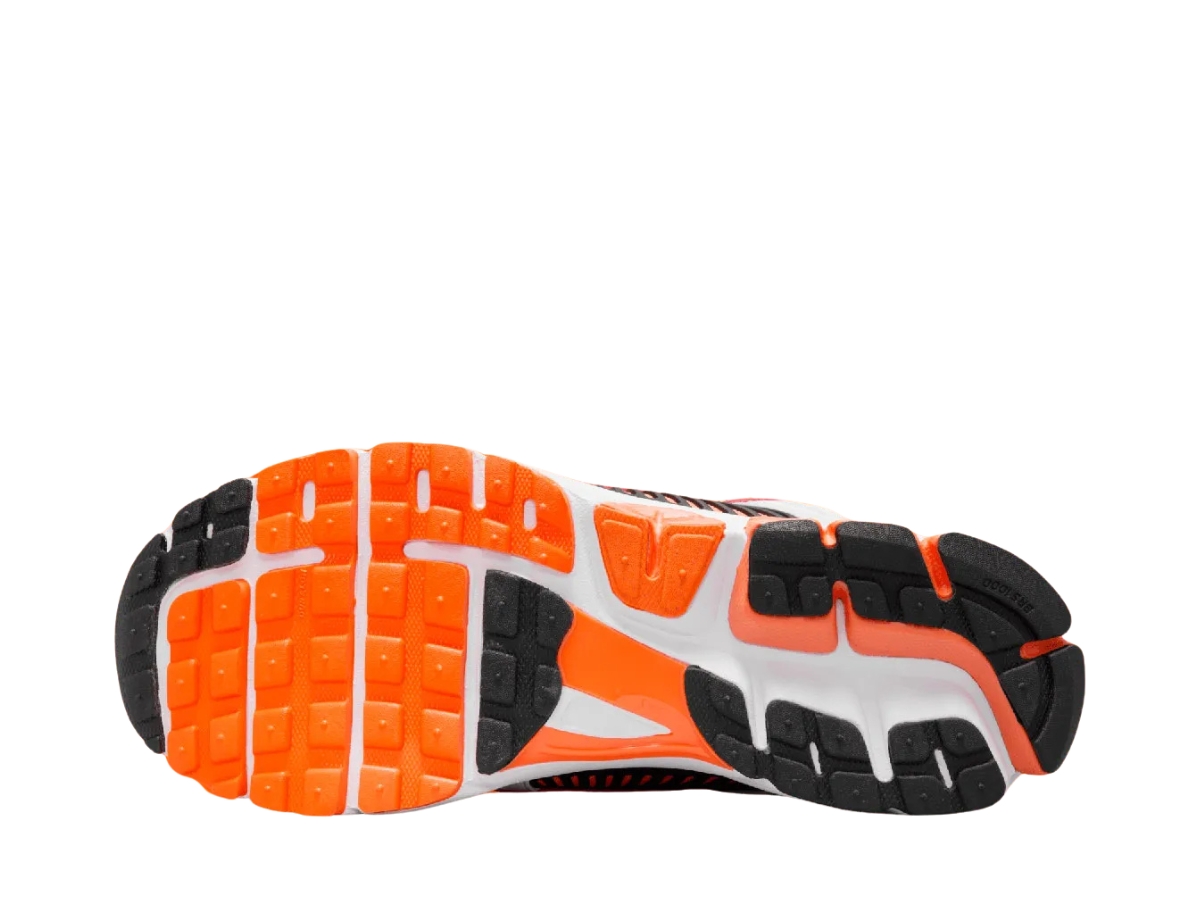 https://d2cva83hdk3bwc.cloudfront.net/nike-zoom-vomero-5-total-orange-6.jpg