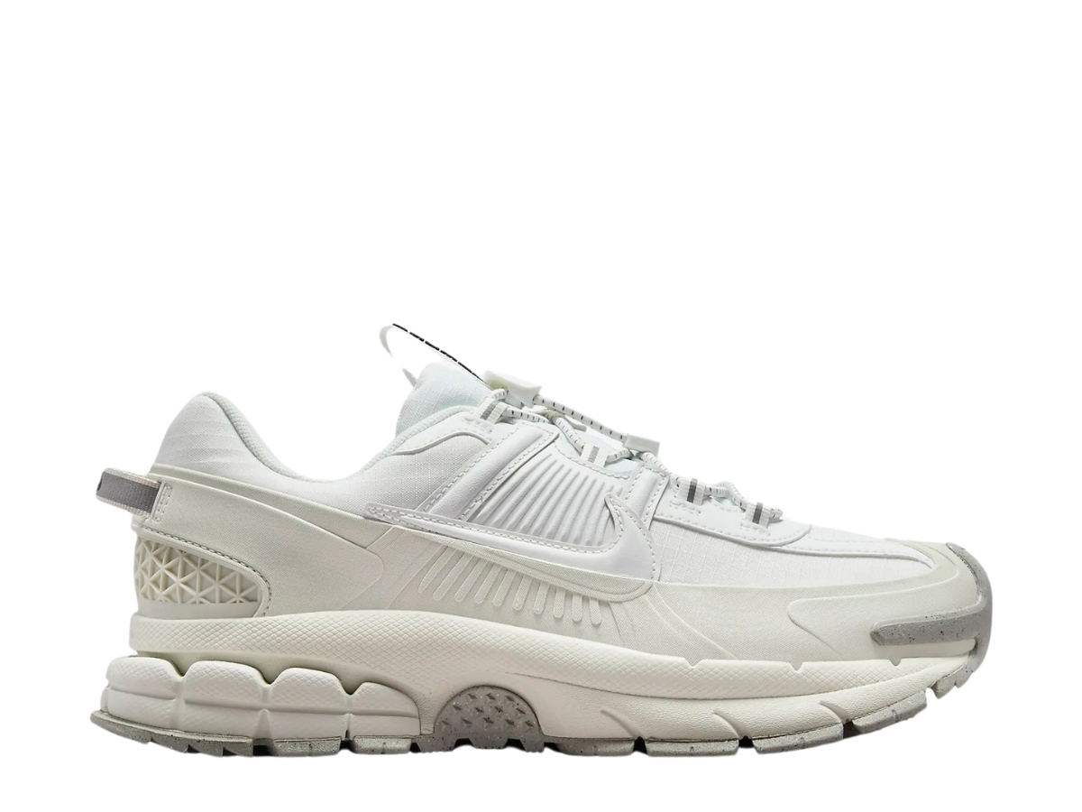 NIKE W ZOOM VOMERO ROAM SMTWHT/SMTWH 国内発送 Nike Vomero Roam | Foot Locker