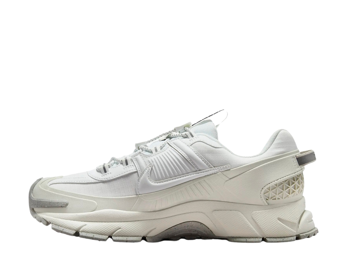 https://d2cva83hdk3bwc.cloudfront.net/nike-zoom-vomero-roam-summit-white-light-bone-w-2.jpg