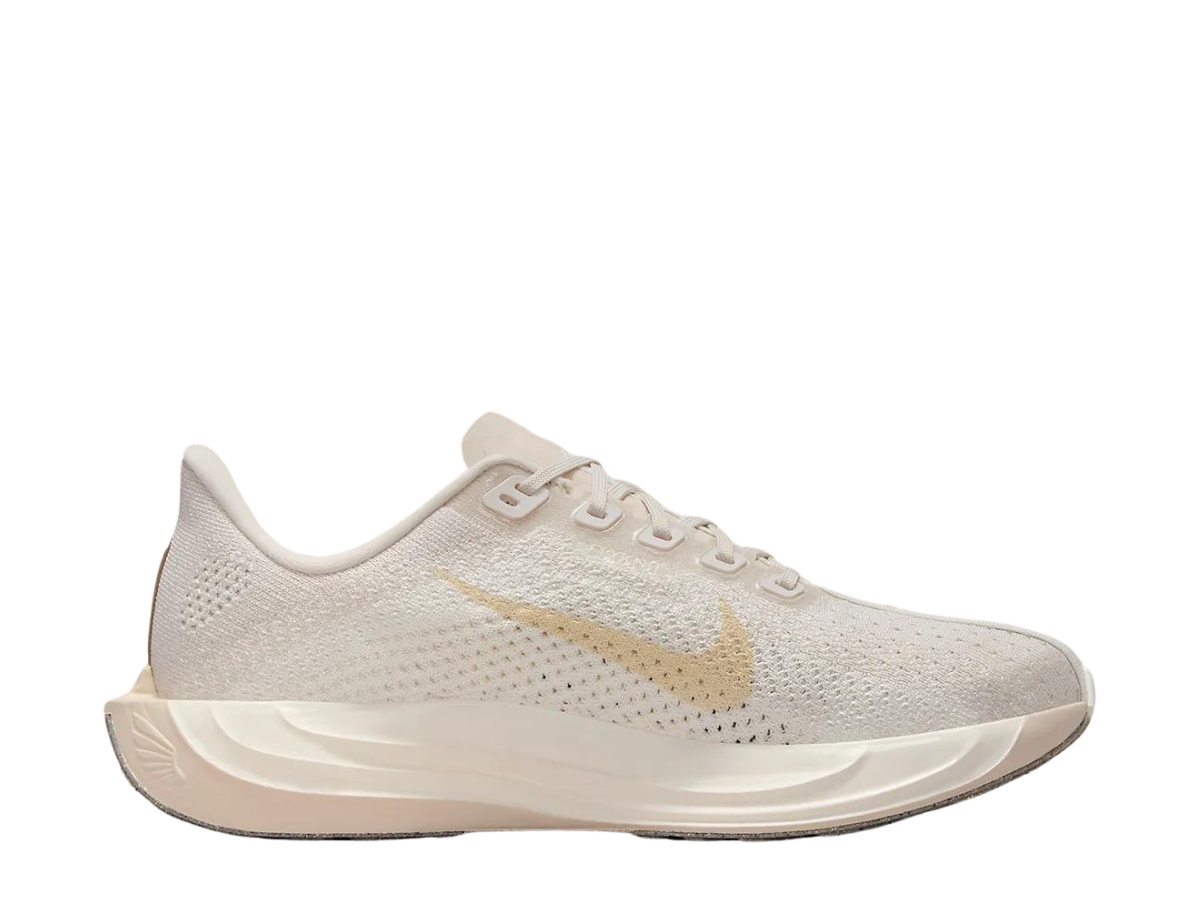 https://d2cva83hdk3bwc.cloudfront.net/nike-zoomx-pegasus-plus-light-orewood-brown-w-1.jpg